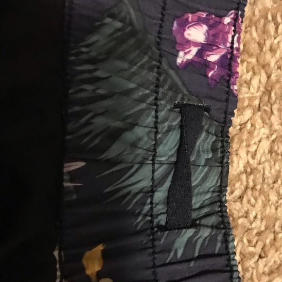 Gap Athletica Dri Fit Shorts - Picture 7 of 7